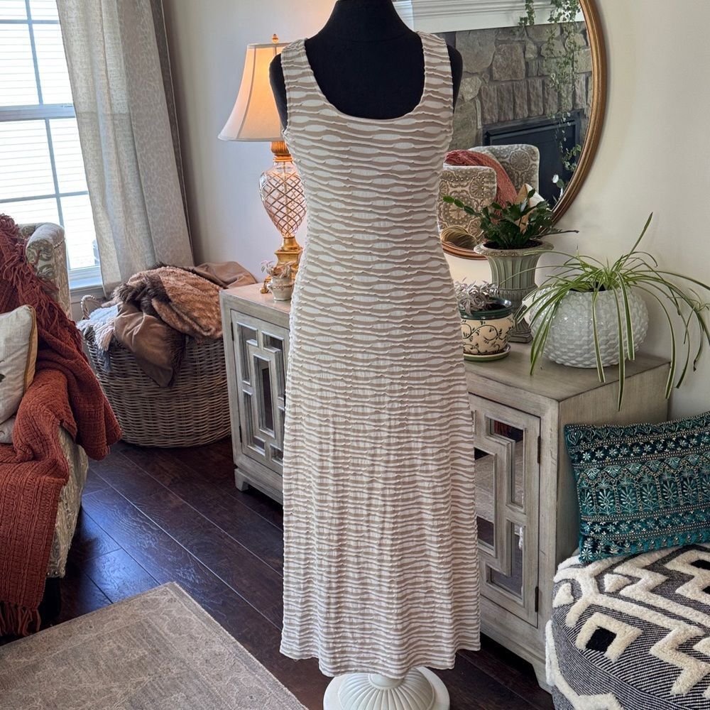 Sleeveless Beige and White Maxi Dress size small